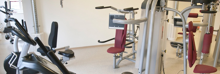 Trainingscenter mit Kraft- und Ausdauergeräten